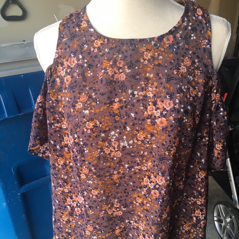 Cold shoulder top